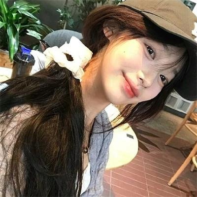 小资女孩向前冲